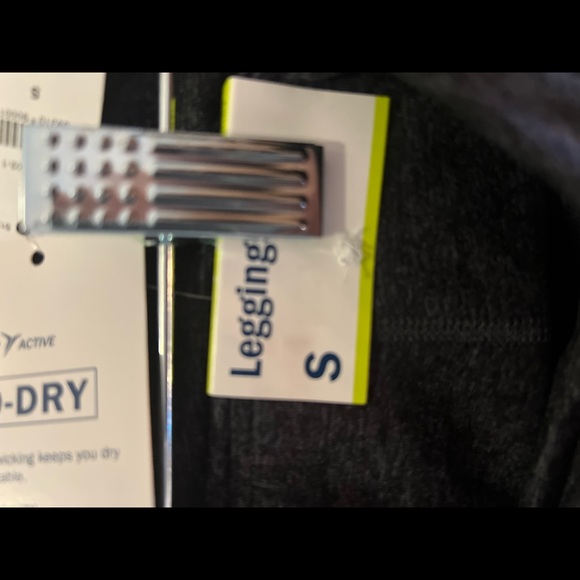 Old Navy Active Leggings - Picture 3 of 4